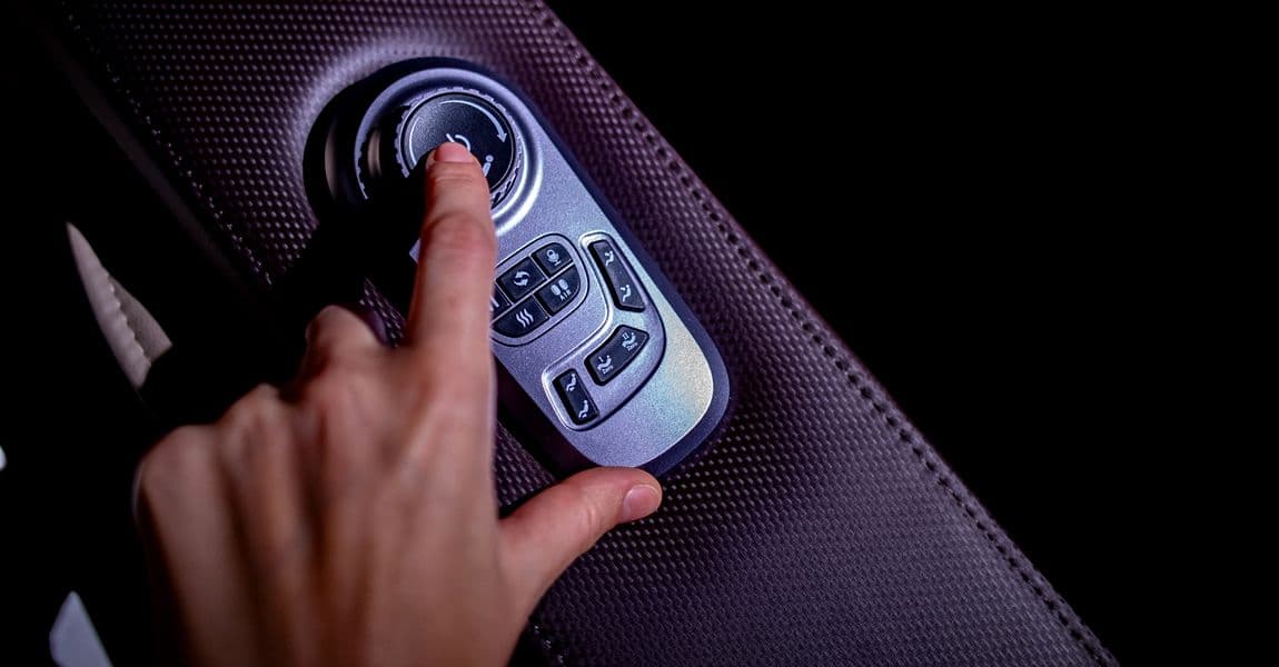 Súlytalansági üzemmód-vezérlő joystick és vezérlőgombok